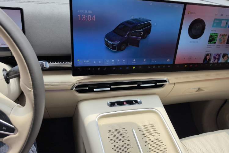 Used VOYAH Dream 2025 PHEV Four-Wheel-Drive Flagship Kunpeng Edition Audio And AC Panel