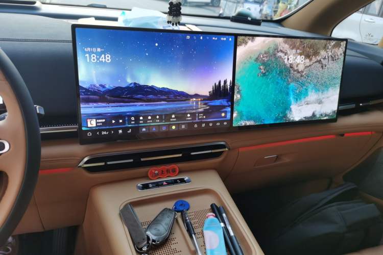 Used VOYAH Dream 2025 PHEV Four-Wheel Drive Prestige Kunpeng Edition Audio And AC Panel