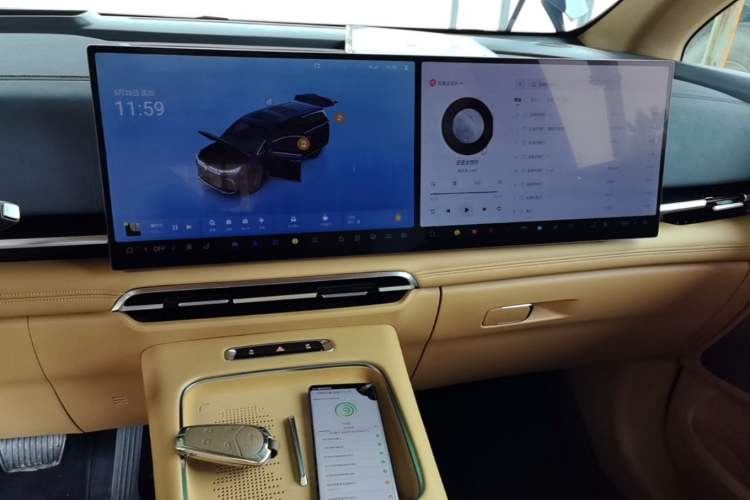 Used VOYAH Dream 2025 PHEV Four-Wheel-Drive Flagship Kunpeng Edition Audio And AC Panel
