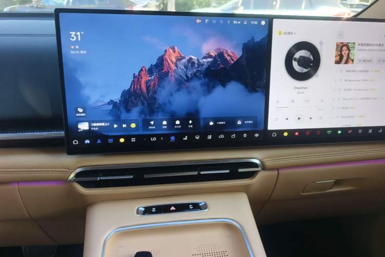Used VOYAH Dream 2025 PHEV Four-Wheel Drive Prestige Kunpeng Edition Audio And AC Panel