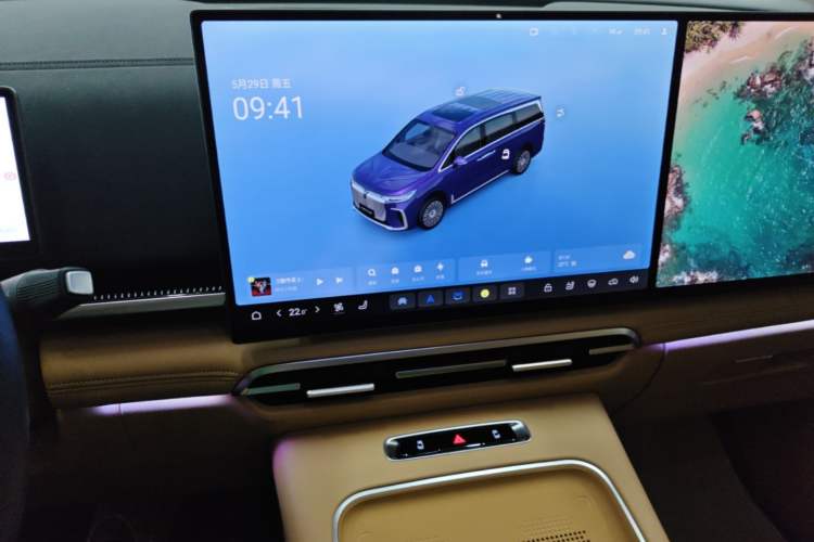 Used VOYAH Dream 2025 PHEV Four-Wheel-Drive Flagship Kunpeng Edition Audio And AC Panel