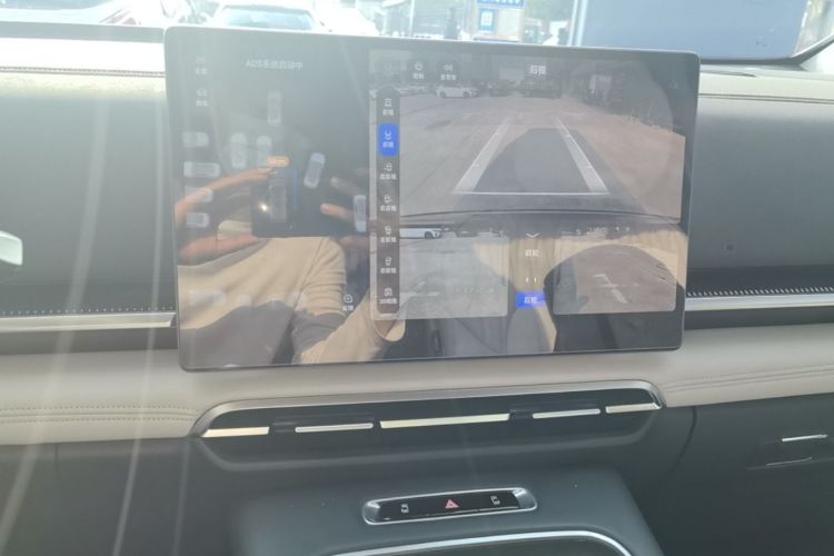 Used VOYAH Dream 2025 PHEV Four-Wheel-Drive Flagship Version – Qiankun Edition Audio And AC Panel