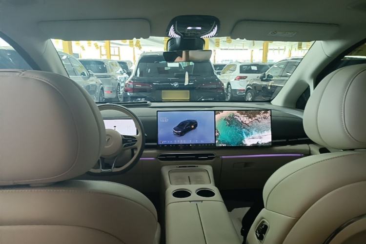 Used VOYAH Dream 2025 PHEV Four-Wheel Drive Prestige Kunpeng Edition Center Console