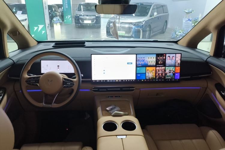 Used VOYAH Dream 2025 PHEV Four-Wheel-Drive Flagship Kunpeng Edition Center Console