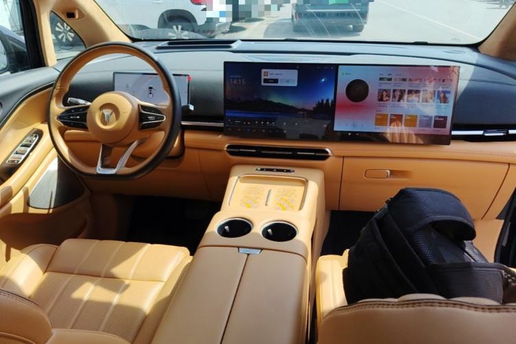 Used VOYAH Dream 2025 PHEV Four-Wheel-Drive Flagship Kunpeng Edition Center Console