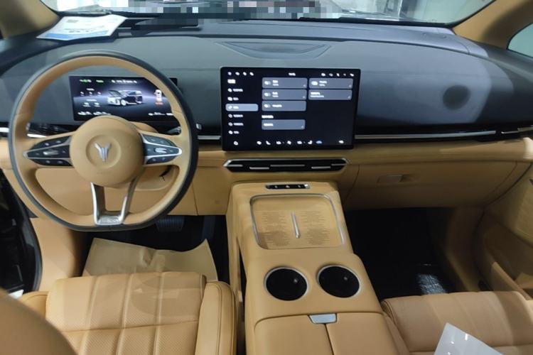 Used VOYAH Dream 2025 PHEV Four-Wheel Drive Excellence Qiankun Edition Center Console