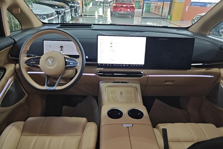 Used VOYAH Dream 2025 PHEV Four-Wheel Drive Prestige Kunpeng Edition Center Console