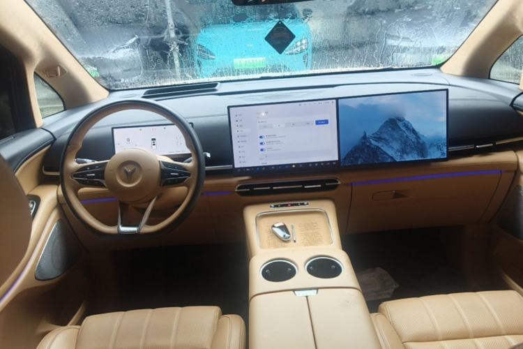 Used VOYAH Dream 2025 PHEV Four-Wheel-Drive Flagship Kunpeng Edition Center Console