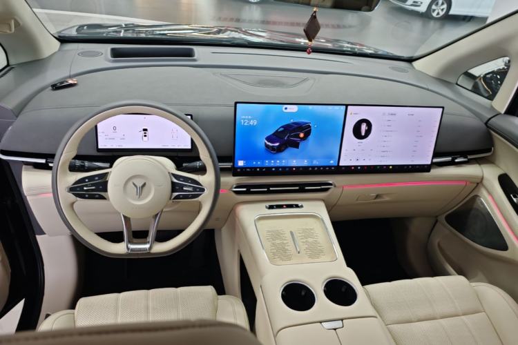 Used VOYAH Dream 2025 PHEV Four-Wheel Drive Prestige Kunpeng Edition Center Console