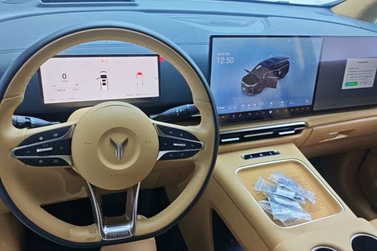 Used VOYAH Dream 2025 PHEV Four-Wheel-Drive Flagship Kunpeng Edition Center Console