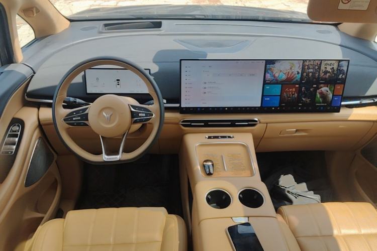 Used VOYAH Dream 2025 PHEV Four-Wheel-Drive Flagship Kunpeng Edition Center Console