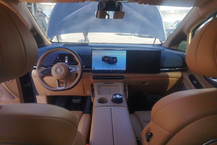 Used VOYAH Dream 2025 PHEV Four-Wheel-Drive Flagship Kunpeng Edition Center Console