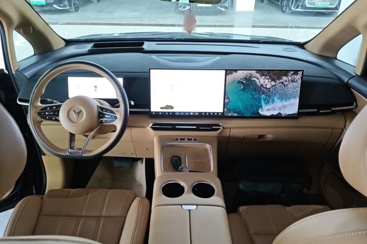 Used VOYAH Dream 2025 PHEV Four-Wheel Drive Prestige Kunpeng Edition Center Console