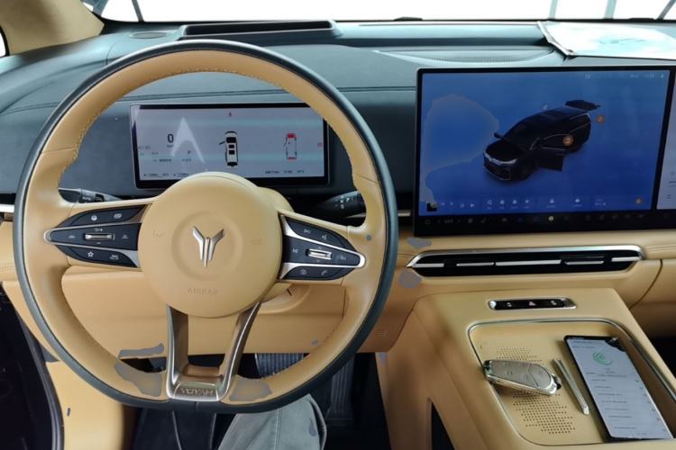 Used VOYAH Dream 2025 PHEV Four-Wheel-Drive Flagship Kunpeng Edition Center Console