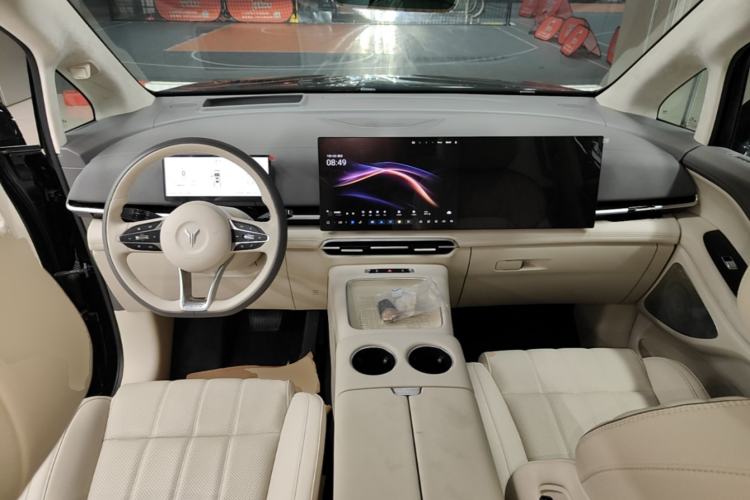 Used VOYAH Dream 2025 PHEV Four-Wheel-Drive Flagship Kunpeng Edition Center Console