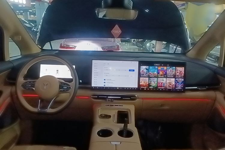 Used VOYAH Dream 2025 PHEV Four-Wheel Drive Prestige Kunpeng Edition Center Console