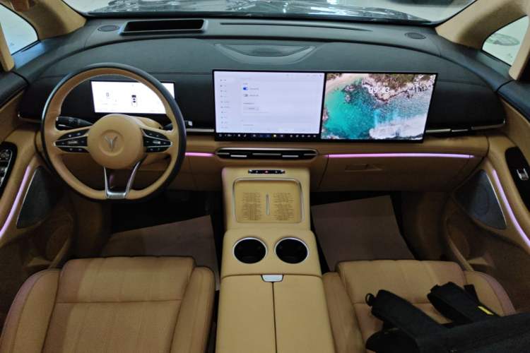 Used VOYAH Dream 2025 PHEV Four-Wheel-Drive Flagship Kunpeng Edition Center Console