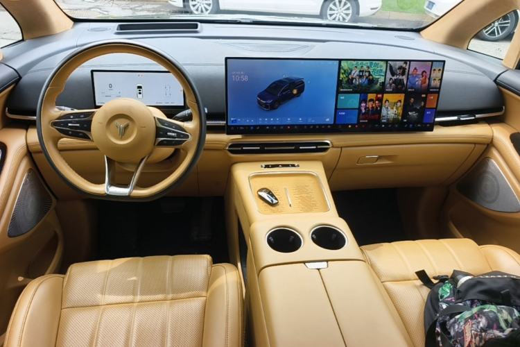 Used VOYAH Dream 2025 PHEV Four-Wheel-Drive Flagship Kunpeng Edition Center Console