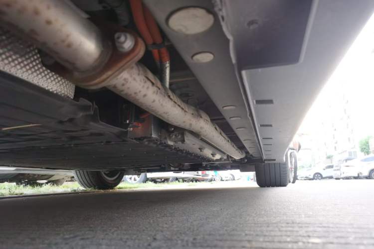 Used VOYAH Dream 2025 PHEV Four-Wheel Drive Prestige Kunpeng Edition Chassis Rear Right