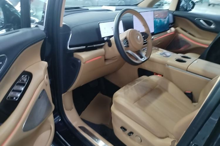 Used VOYAH Dream 2025 PHEV Four-Wheel-Drive Flagship Kunpeng Edition Driver Seat
