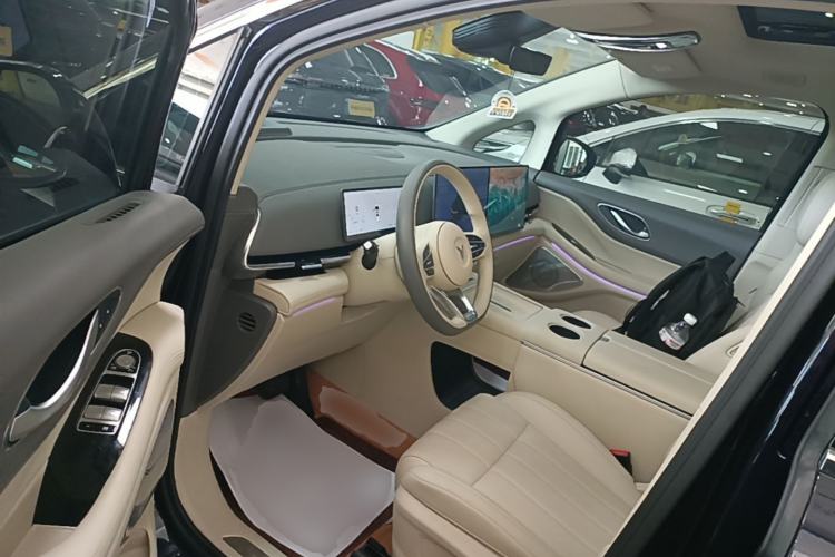 Used VOYAH Dream 2025 PHEV Four-Wheel Drive Prestige Kunpeng Edition Driver Seat