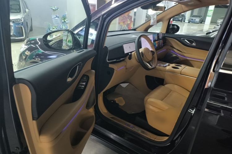 Used VOYAH Dream 2025 PHEV Four-Wheel-Drive Flagship Kunpeng Edition Driver Seat