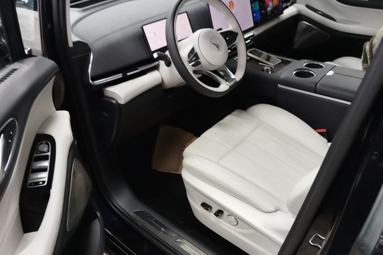 Used VOYAH Dream 2025 PHEV Four-Wheel Drive Prestige Kunpeng Edition Driver Seat
