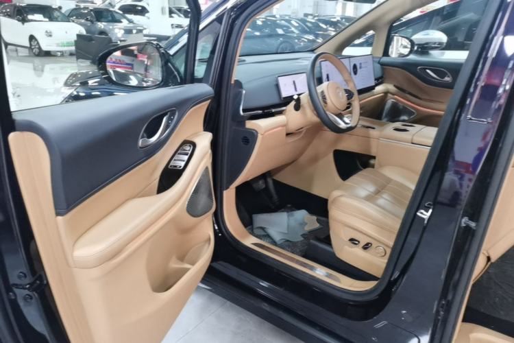 Used VOYAH Dream 2025 PHEV Four-Wheel Drive Prestige Kunpeng Edition Driver Seat