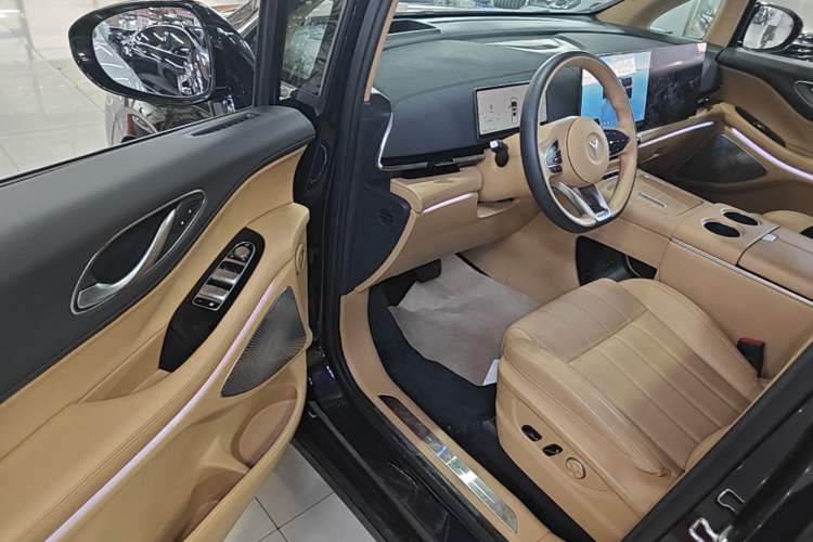 Used VOYAH Dream 2025 PHEV Four-Wheel Drive Prestige Kunpeng Edition Driver Seat