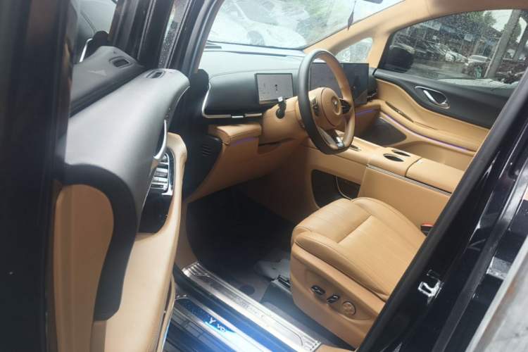 Used VOYAH Dream 2025 PHEV Four-Wheel-Drive Flagship Kunpeng Edition Driver Seat
