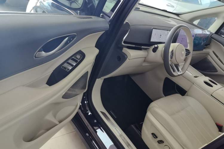 Used VOYAH Dream 2025 PHEV Four-Wheel-Drive Flagship Kunpeng Edition Driver Seat