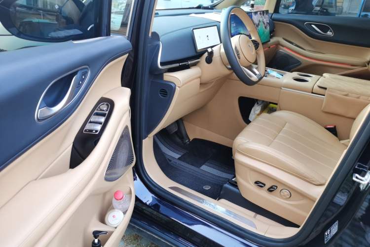 Used VOYAH Dream 2025 PHEV Four-Wheel Drive Prestige Kunpeng Edition Driver Seat