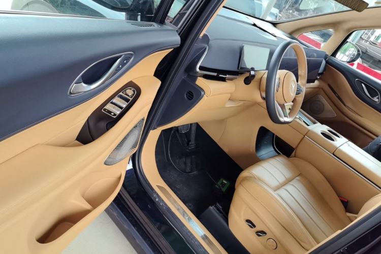 Used VOYAH Dream 2025 PHEV Four-Wheel-Drive Flagship Kunpeng Edition Driver Seat