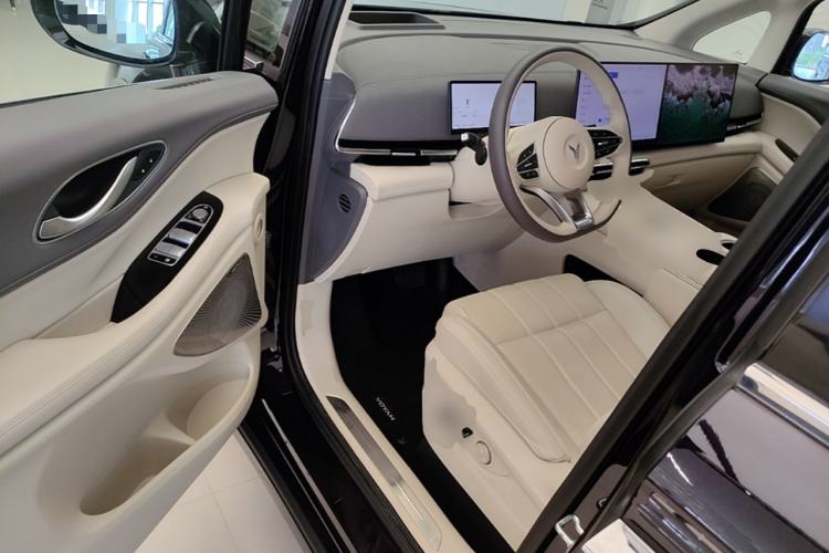 Used VOYAH Dream 2025 PHEV Four-Wheel-Drive Flagship Kunpeng Edition Driver Seat