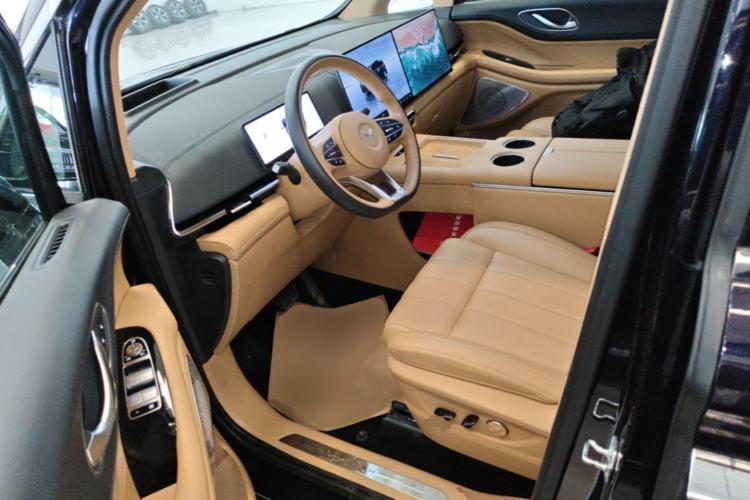 Used VOYAH Dream 2025 PHEV Four-Wheel-Drive Flagship Kunpeng Edition Driver Seat