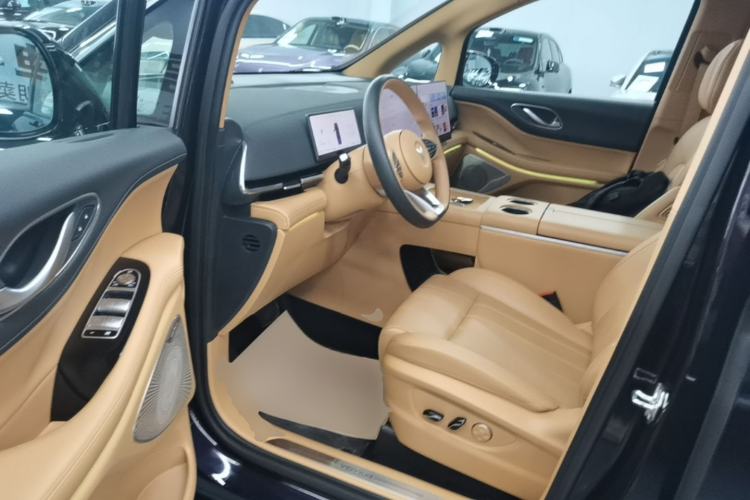 Used VOYAH Dream 2025 PHEV Four-Wheel Drive Prestige Kunpeng Edition Driver Seat