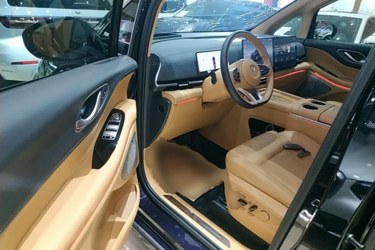 Used VOYAH Dream 2025 PHEV Four-Wheel-Drive Flagship Kunpeng Edition Driver Seat