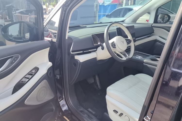 Used VOYAH Dream 2025 PHEV Four-Wheel-Drive Flagship Version – Qiankun Edition Driver Seat