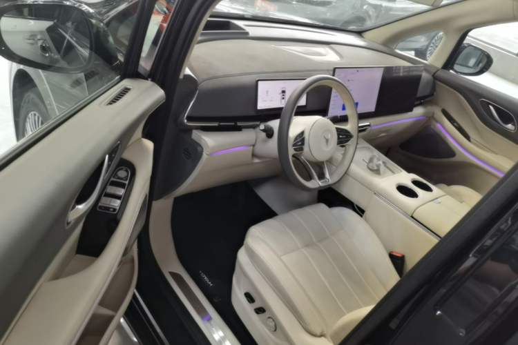 Used VOYAH Dream 2025 PHEV Four-Wheel Drive Prestige Kunpeng Edition Driver Seat