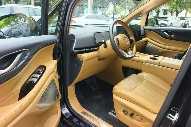 Used VOYAH Dream 2025 PHEV Four-Wheel-Drive Flagship Kunpeng Edition Driver Seat
