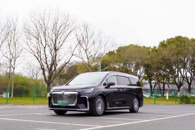 Used VOYAH Dream 2025 PHEV Four-Wheel Drive Prestige Kunpeng Edition