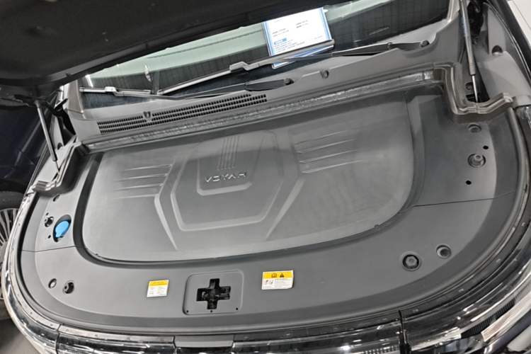 Used VOYAH Dream 2025 PHEV Four-Wheel-Drive Flagship Version – Qiankun Edition Engine Bay