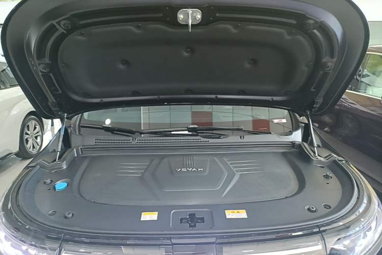 Used VOYAH Dream 2025 PHEV Four-Wheel Drive Prestige Kunpeng Edition Engine Bay