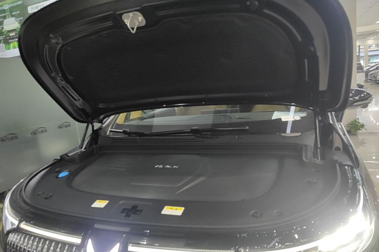 Used VOYAH Dream 2025 PHEV Four-Wheel Drive Excellence Qiankun Edition Engine Bay