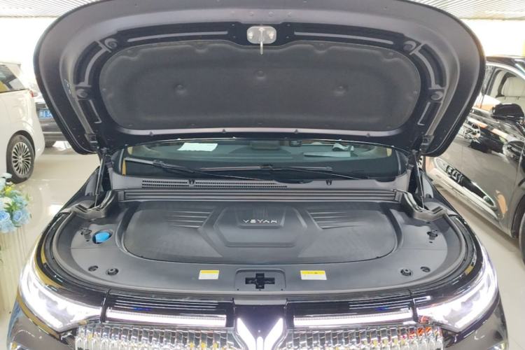 Used VOYAH Dream 2025 PHEV Four-Wheel-Drive Flagship Kunpeng Edition Engine Bay