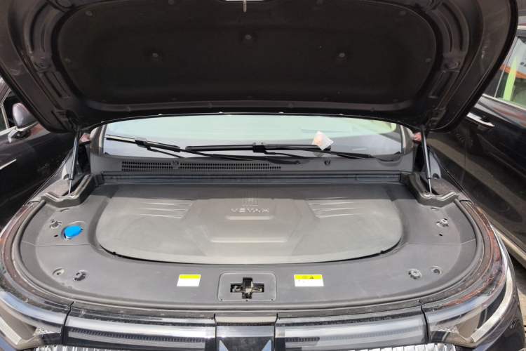 Used VOYAH Dream 2025 PHEV Four-Wheel-Drive Flagship Kunpeng Edition Engine Bay