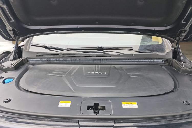 Used VOYAH Dream 2025 PHEV Four-Wheel-Drive Flagship Kunpeng Edition Engine Bay