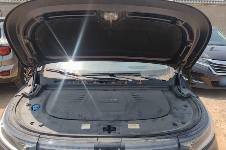 Used VOYAH Dream 2025 PHEV Four-Wheel-Drive Flagship Kunpeng Edition Engine Bay