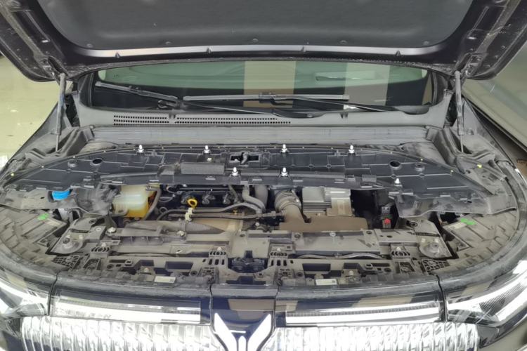 Used VOYAH Dream 2025 PHEV Four-Wheel-Drive Flagship Kunpeng Edition Engine Bay
