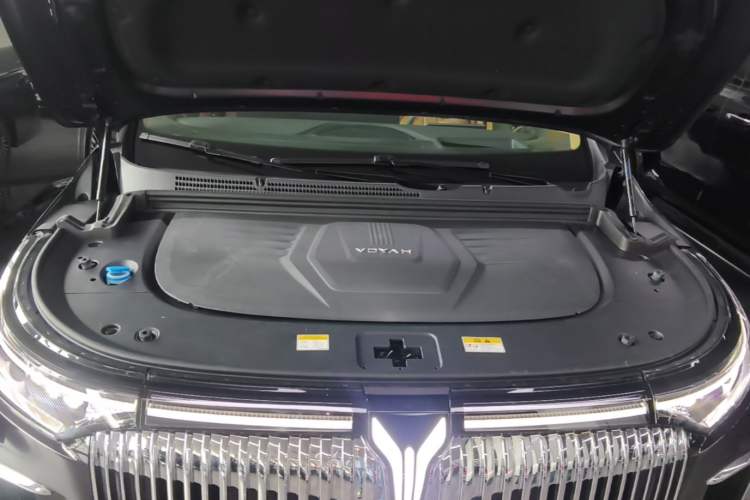 Used VOYAH Dream 2025 PHEV Four-Wheel Drive Prestige Kunpeng Edition Engine Bay